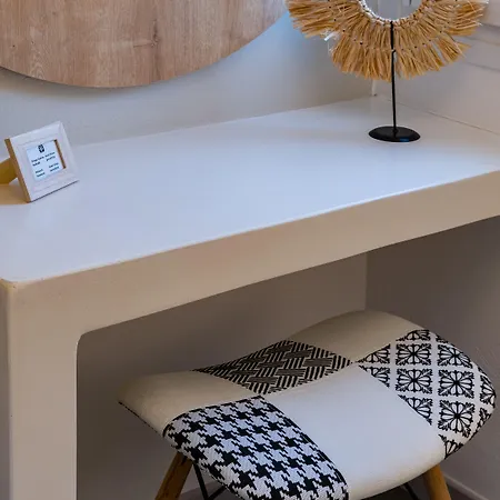 Dilion 2* Парос